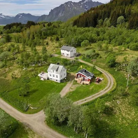 The Little Red Lofoten Urda