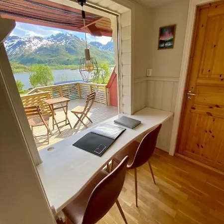 The Little Red Lofoten Urda