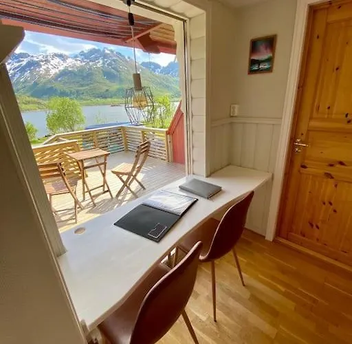 The Little Red Lofoten Urda