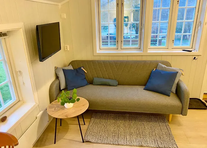 The Little Red Lofoten * Urda