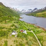 The Little Red Lofoten * Urda