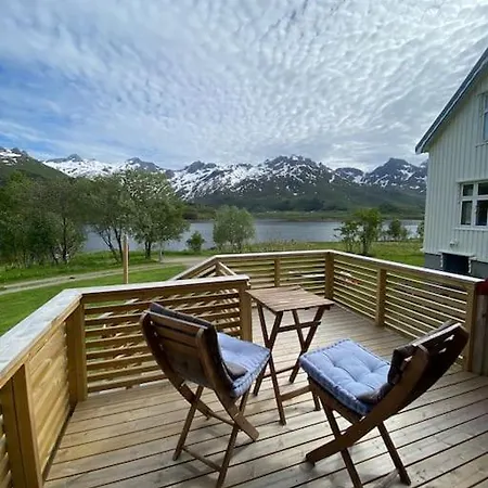 The Little Red Lofoten بيت للعطل